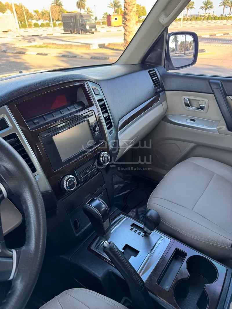 2019 متسوبيشي باجيرو