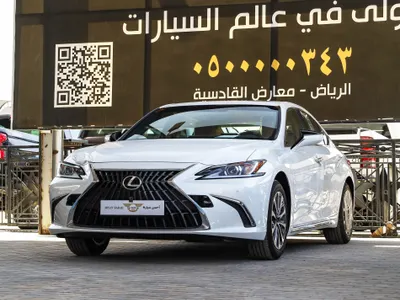 2025 لكزس إي إس 300 هايبرد