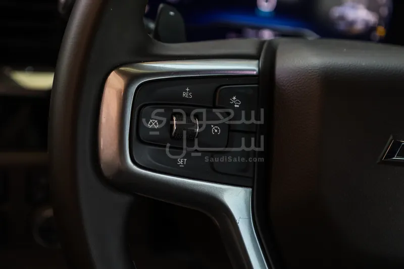 2025 شفروليه سلفرادو تريل بوس