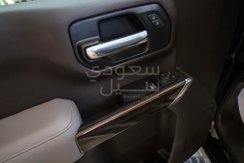 2025 شفروليه سلفرادو تريل بوس