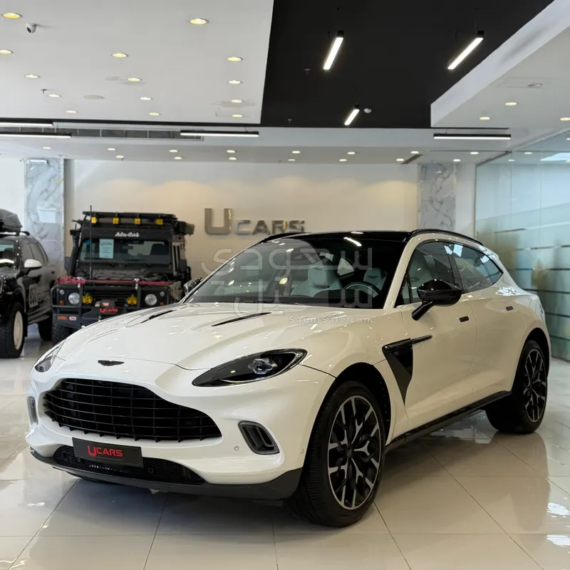 2021 استون مارتن دي بي اكس 550