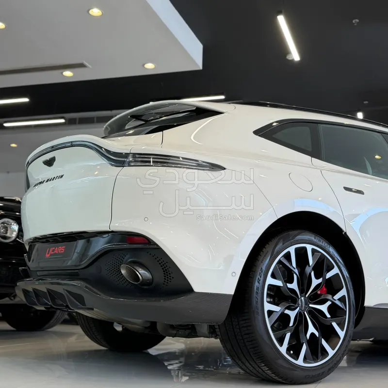 2021 استون مارتن دي بي اكس 550