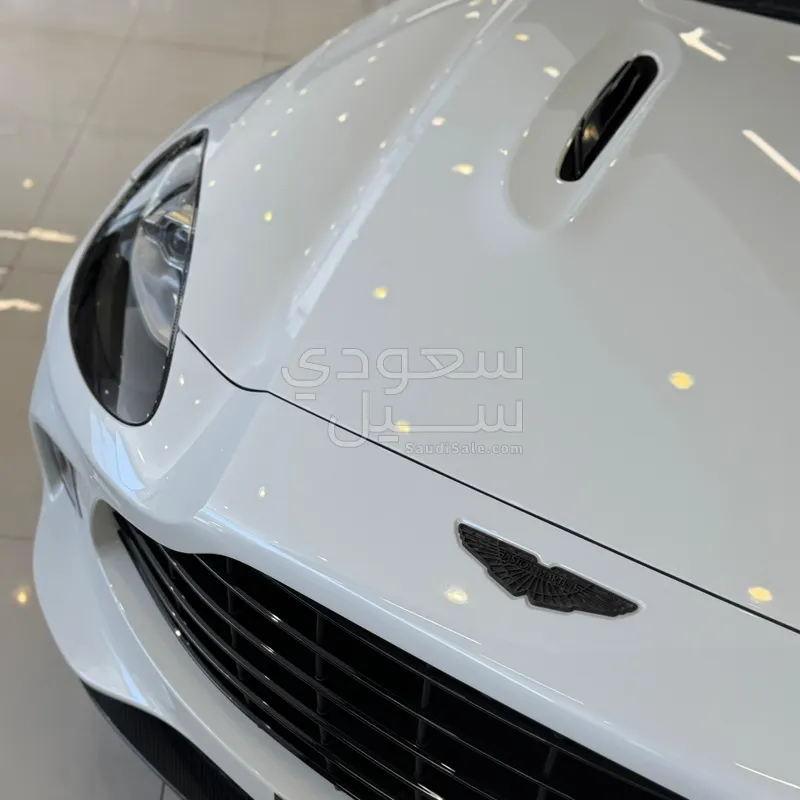 2021 استون مارتن دي بي اكس 550