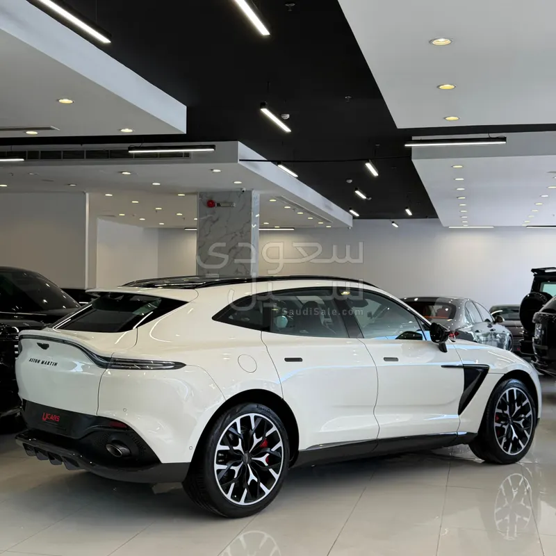 2021 استون مارتن دي بي اكس 550