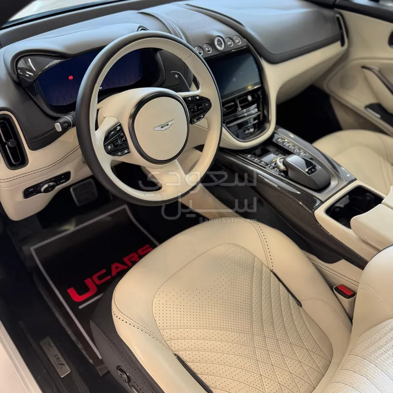 2021 استون مارتن دي بي اكس 550