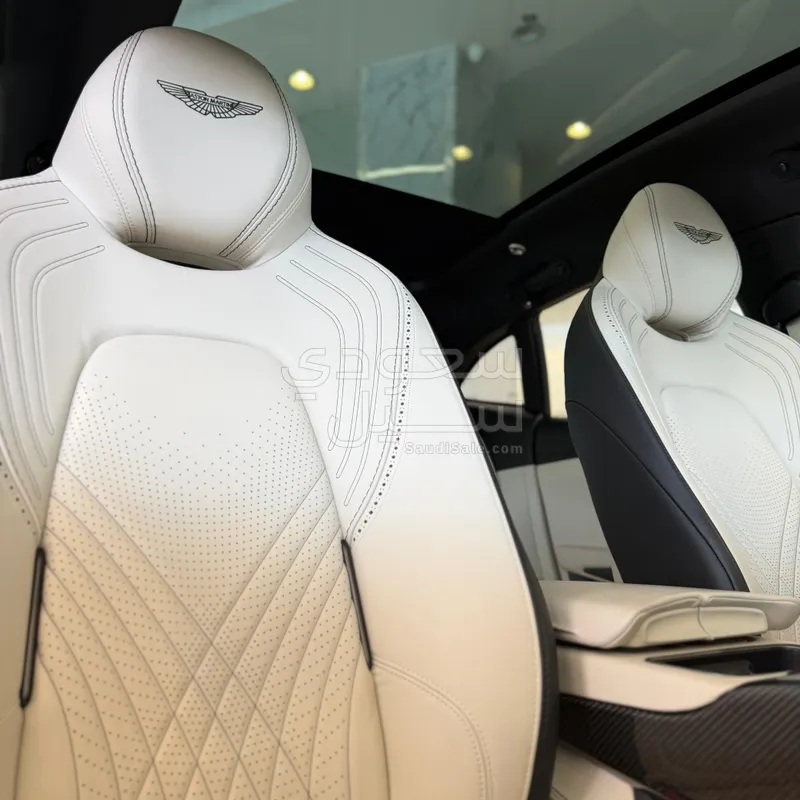 2021 استون مارتن دي بي اكس 550