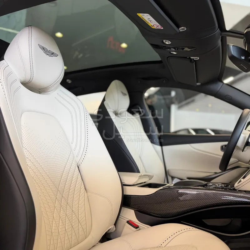 2021 استون مارتن دي بي اكس 550