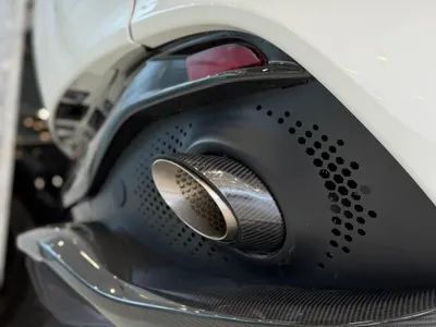2021 استون مارتن دي بي اكس 550