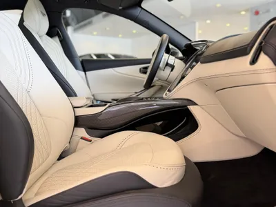 2021 استون مارتن دي بي اكس 550