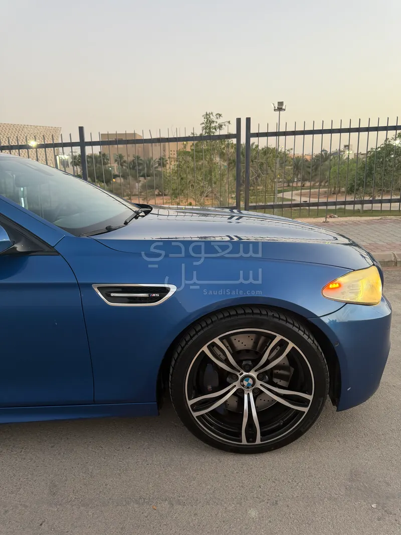 2013 بي ام دبليو الفئة ام إم 5