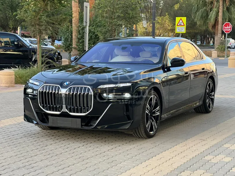 2026 بي ام دبليو الفئة السابعة 735أي
