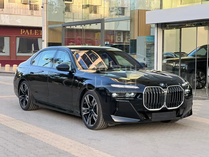 2026 بي ام دبليو الفئة السابعة 735أي