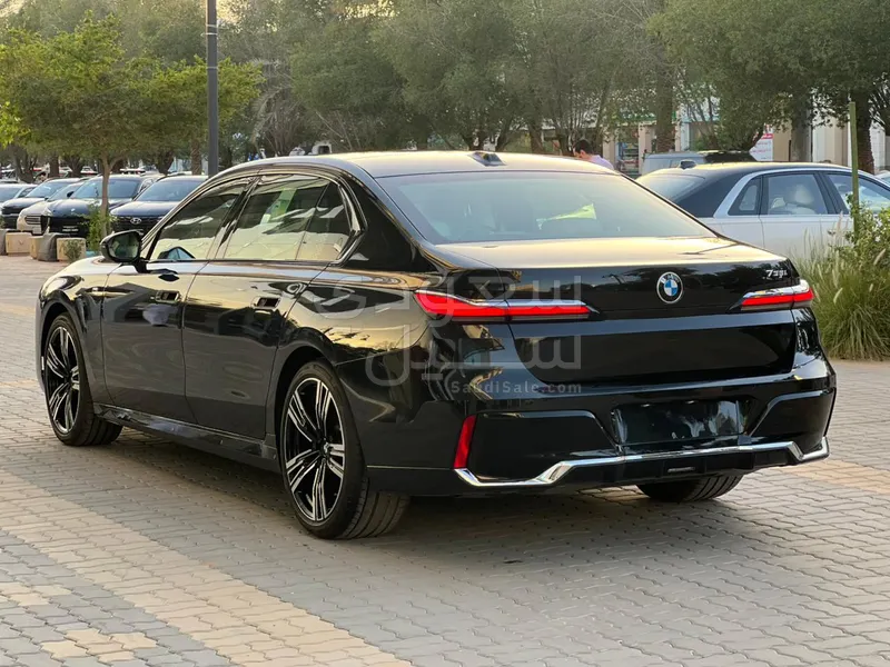 2026 بي ام دبليو الفئة السابعة 735أي