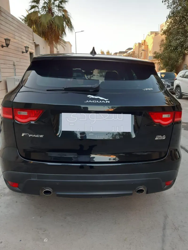 2020 جاكوار اف-بيس