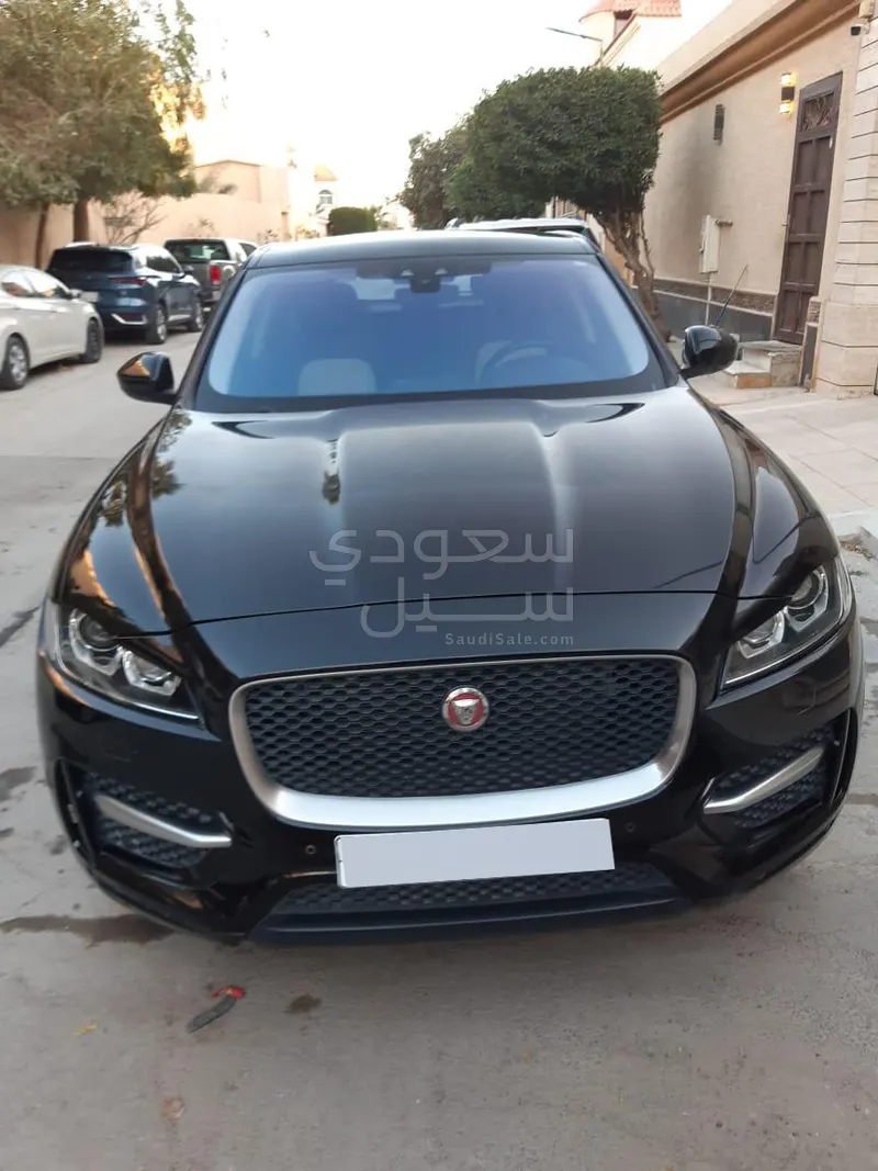 2020 جاكوار اف-بيس