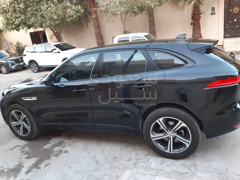 2020 جاكوار اف-بيس