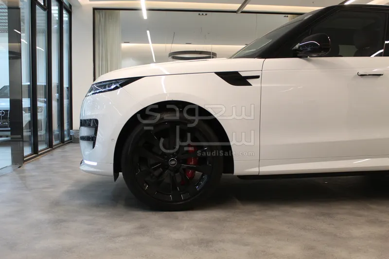 2024 لاند روفر رينج روفر سوبر تشارج