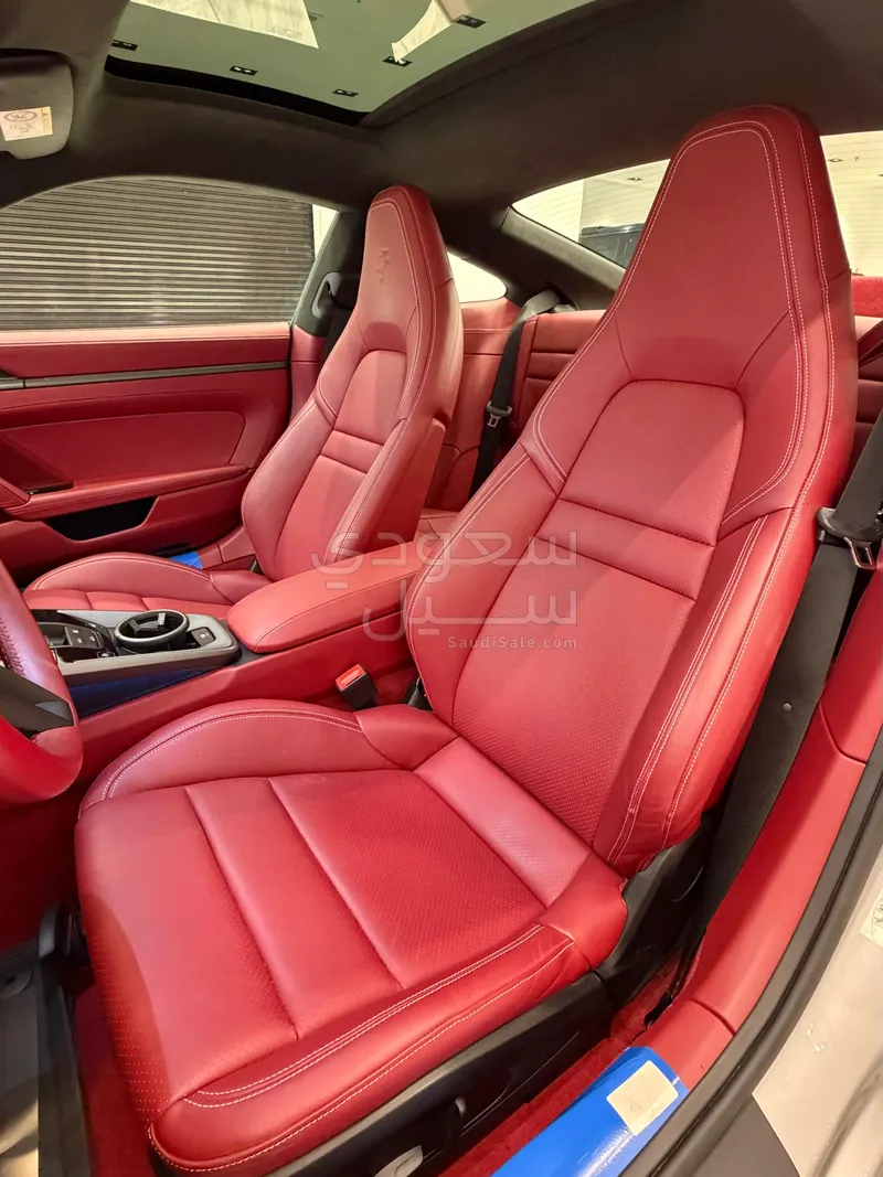 2025 بورش 911 كاريرا