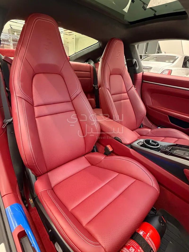 2025 بورش 911 كاريرا