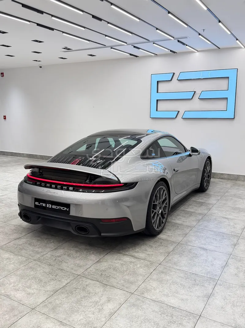 2025 بورش 911 كاريرا