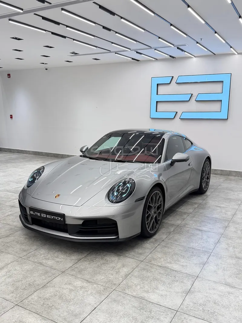 2025 بورش 911 كاريرا