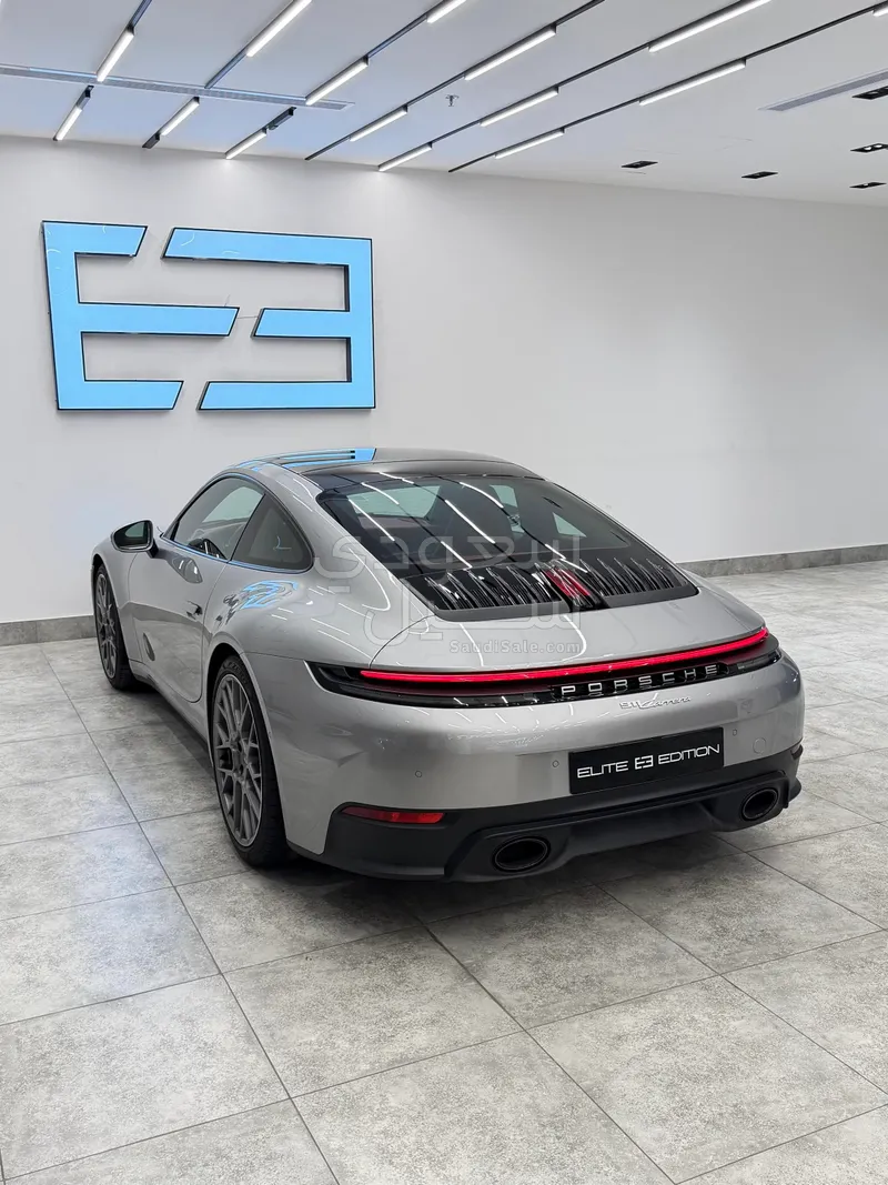 2025 بورش 911 كاريرا