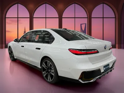 2026 بي ام دبليو الفئة السابعة 735أي