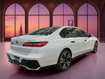 2026 بي ام دبليو الفئة السابعة 735أي