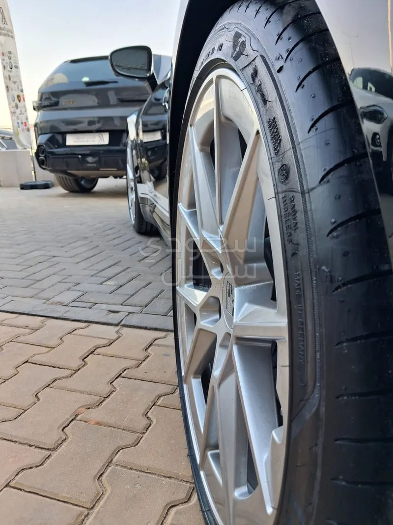 2025 بورش 911 كاريرا 4