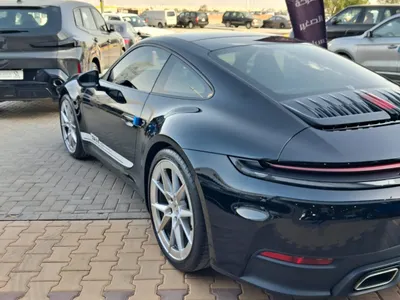 2025 بورش 911 كاريرا 4