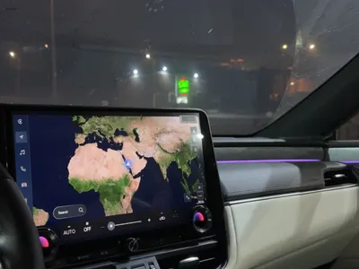 2024 لكزس إي إس 250