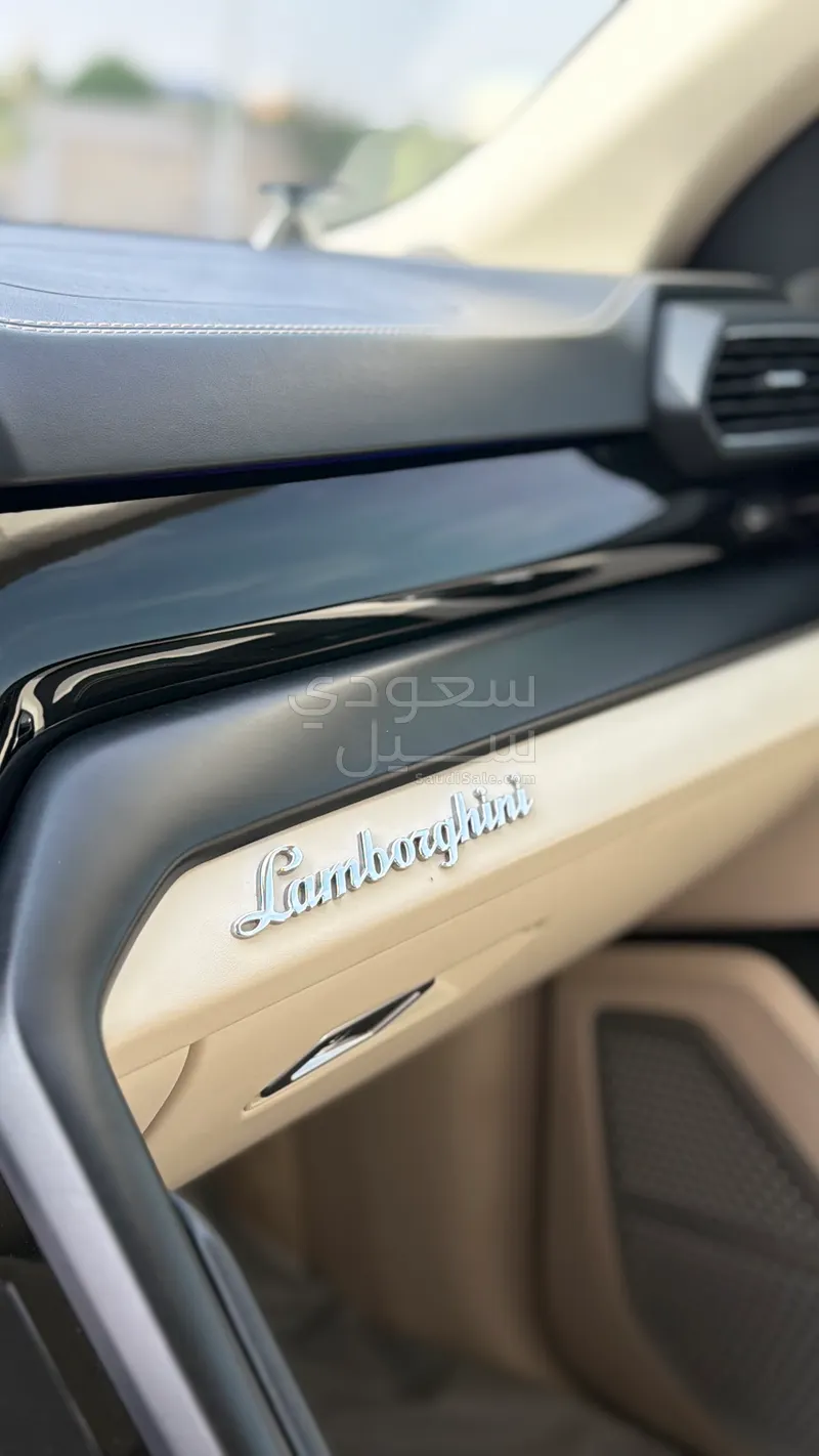 2022 Lamborghini URUS