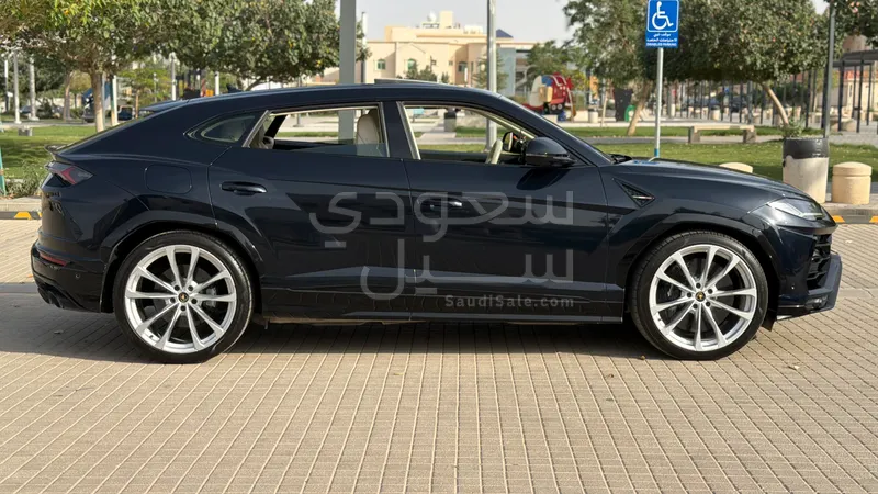 2022 Lamborghini URUS