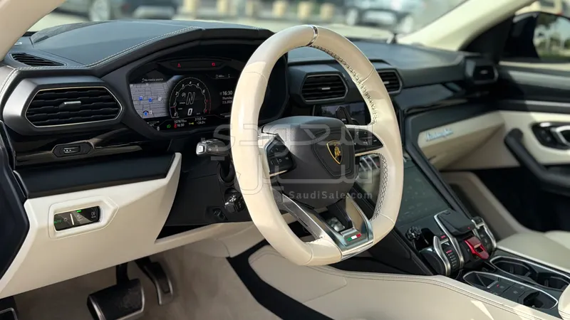 2022 Lamborghini URUS