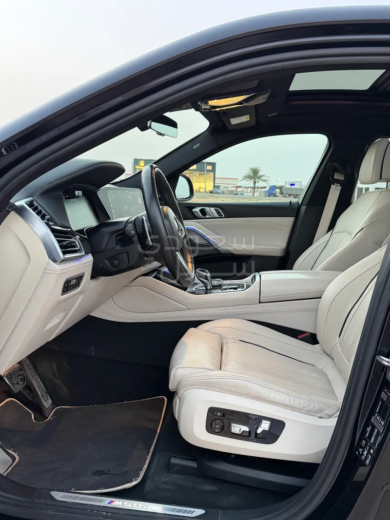 2020 BMW X Series 6 M50i