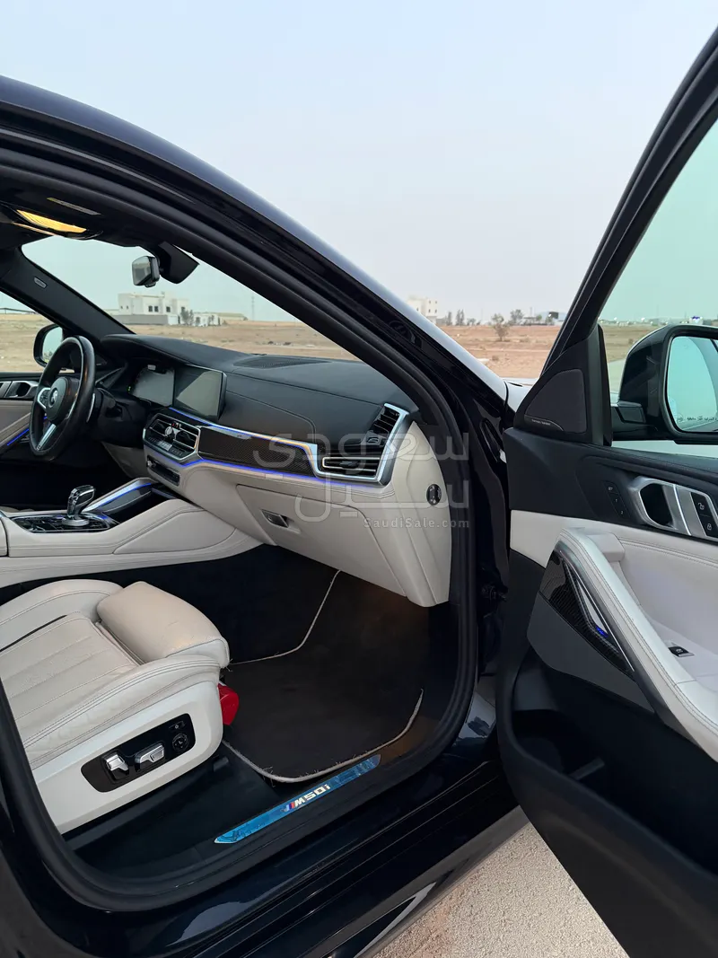 2020 BMW X Series 6 M50i