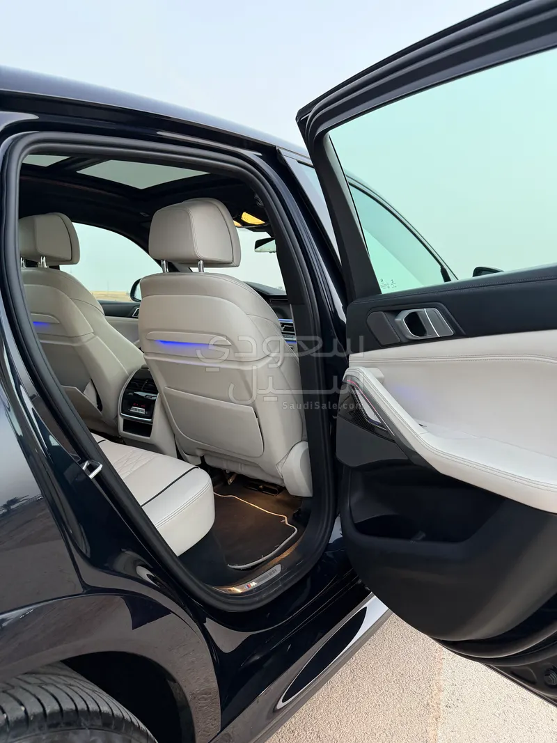 2020 BMW X Series 6 M50i
