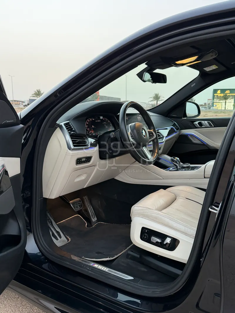 2020 BMW X Series 6 M50i