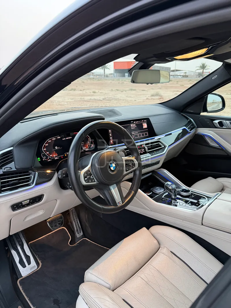 2020 BMW X Series 6 M50i