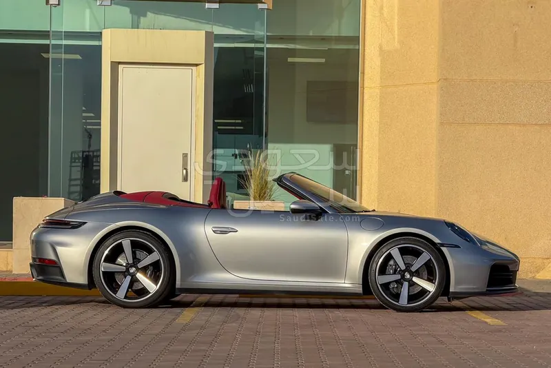 2025 بورش 911 كاريرا