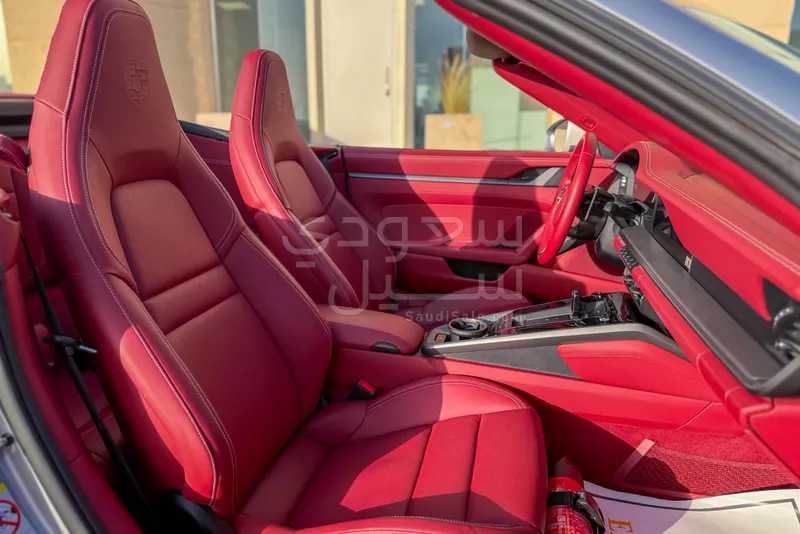 2025 بورش 911 كاريرا