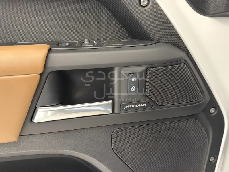 2025 Land Rover Defender 90