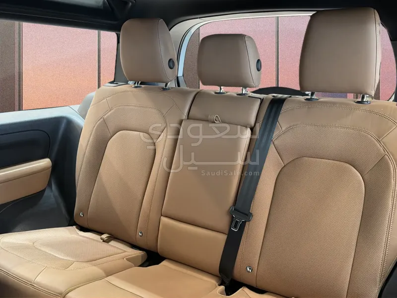 2025 Land Rover Defender 90