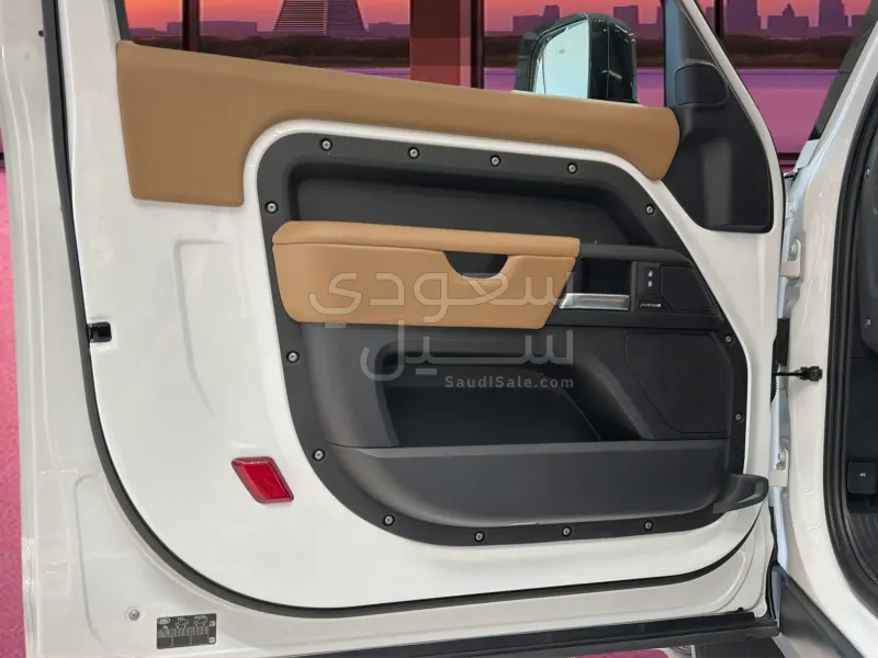 2025 Land Rover Defender 90