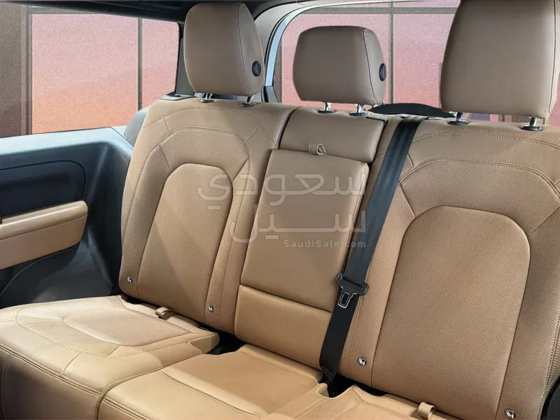 2025 Land Rover Defender 90