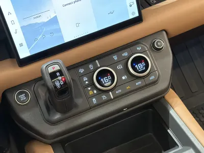 2025 Land Rover Defender 90