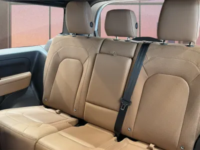 2025 Land Rover Defender 90
