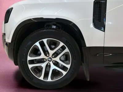2025 Land Rover Defender 90