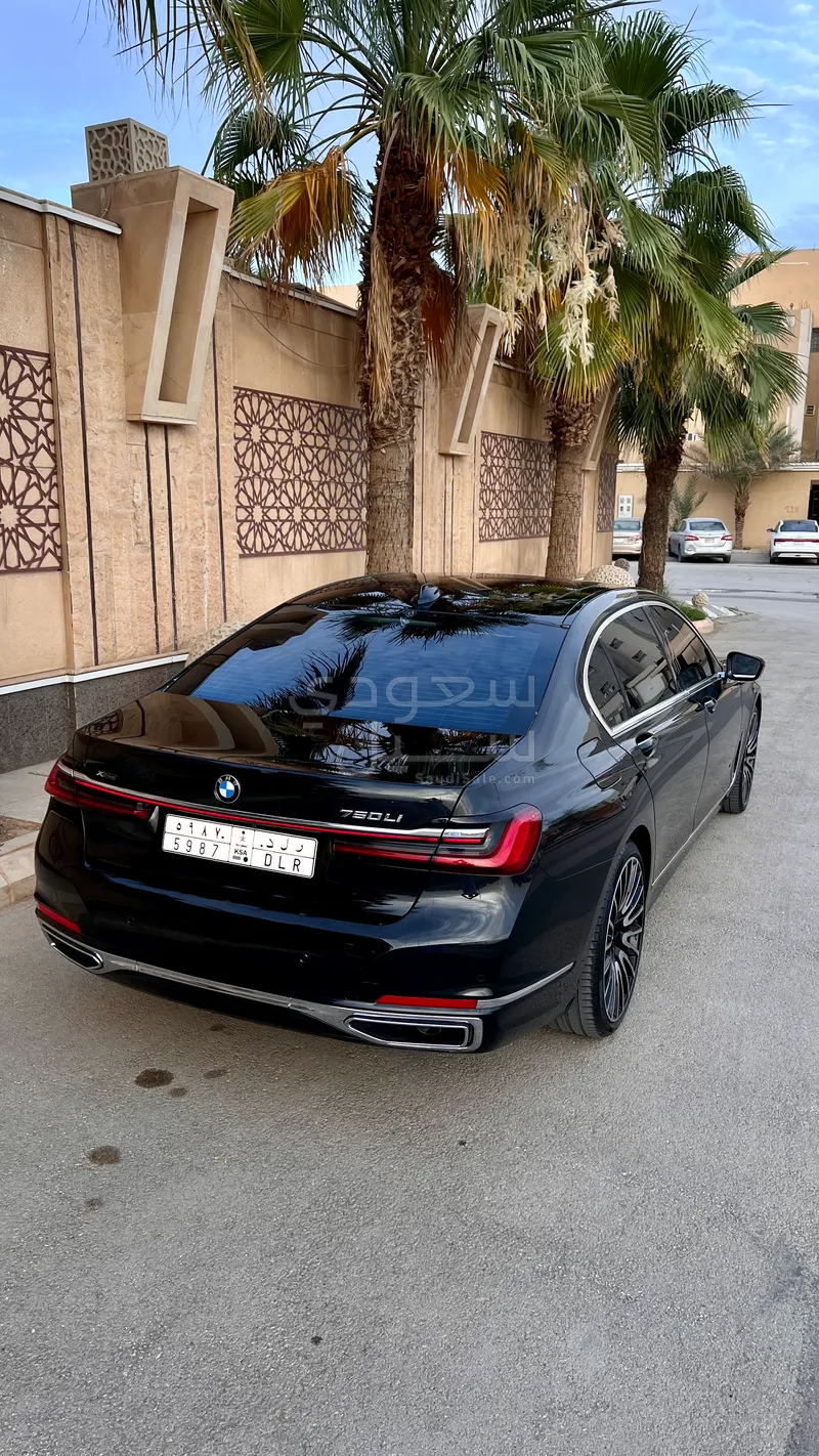 2021 بي ام دبليو الفئة السابعة 750 إل أي