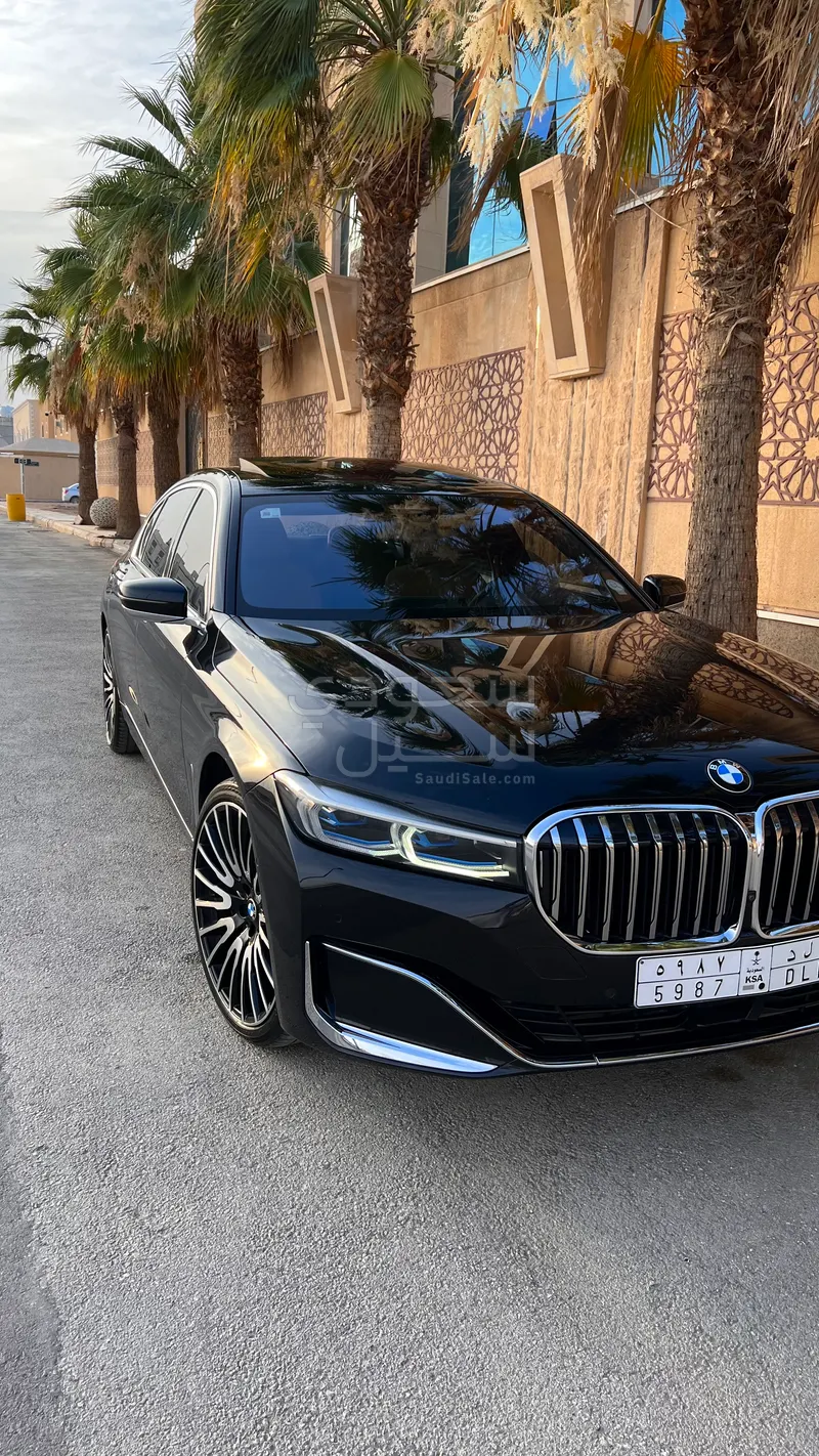 2021 بي ام دبليو الفئة السابعة 750 إل أي
